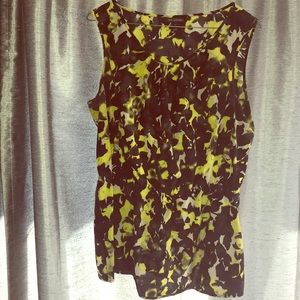 St John shell elastic waist highlights your figure